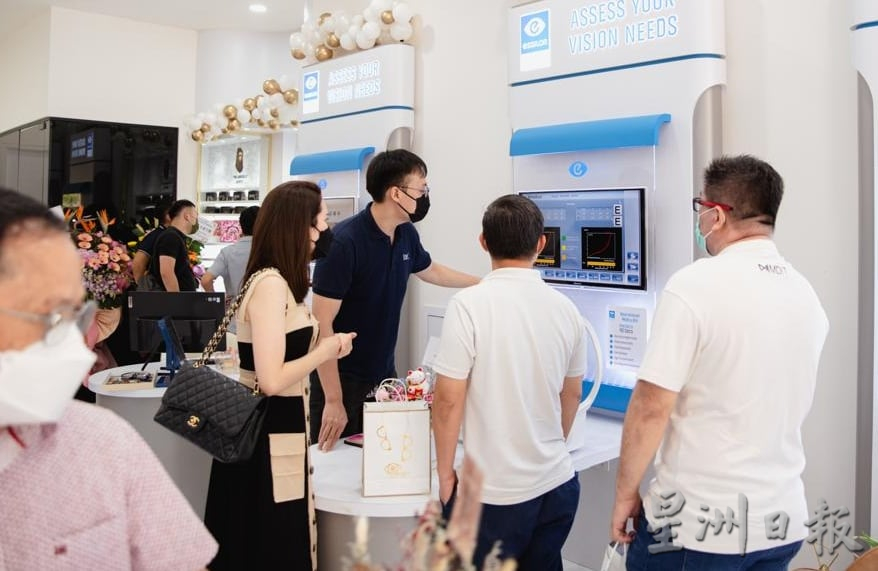 （古城第二版主文）敬业乐业——眼镜业者为客户提供合适的视力解决方案