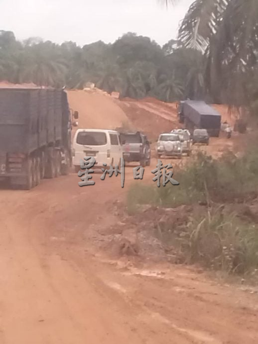 已签发 柔：新闻：加亨通云冰国家公园道路 雨后一片泥泞
