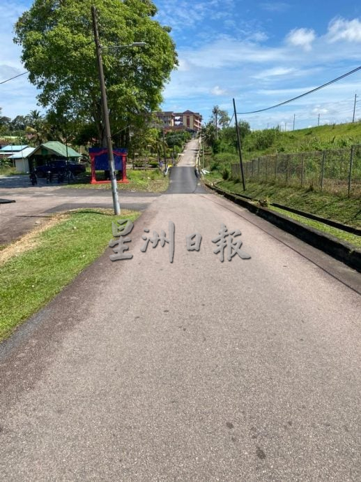 **已签发**柔：12岁男童骑摩托失控撞致内伤   拒绝入院治死在家中