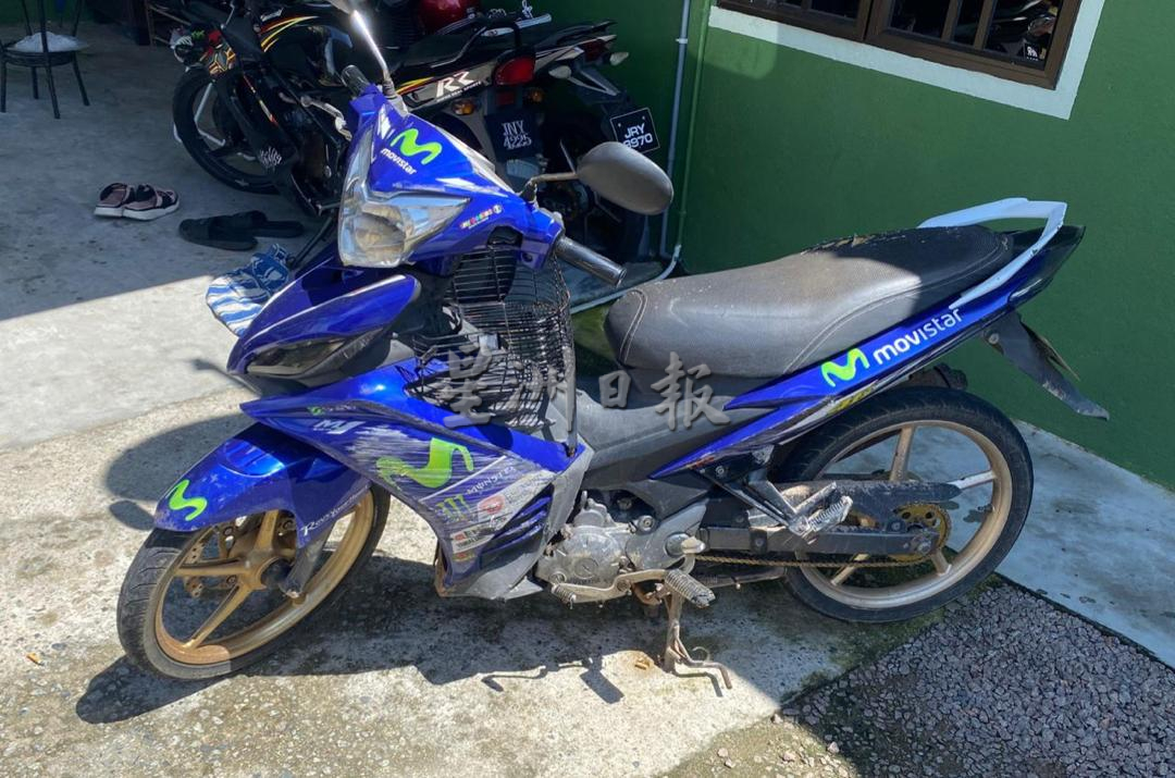 **已签发**柔：12岁男童骑摩托失控撞致内伤   拒绝入院治死在家中