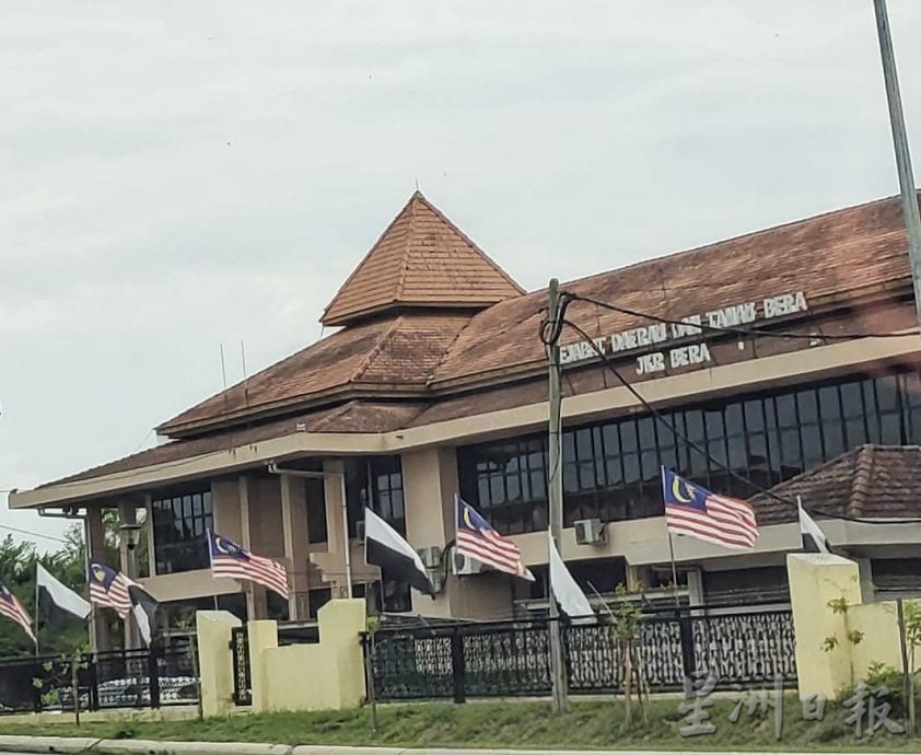 东:百乐县土地局8月7日捐血运动欢迎响应