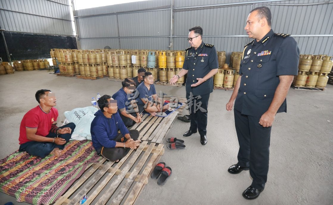 霹最大宗转装津贴煤气案   华都牙也仓库遭取缔起获1899煤气桶