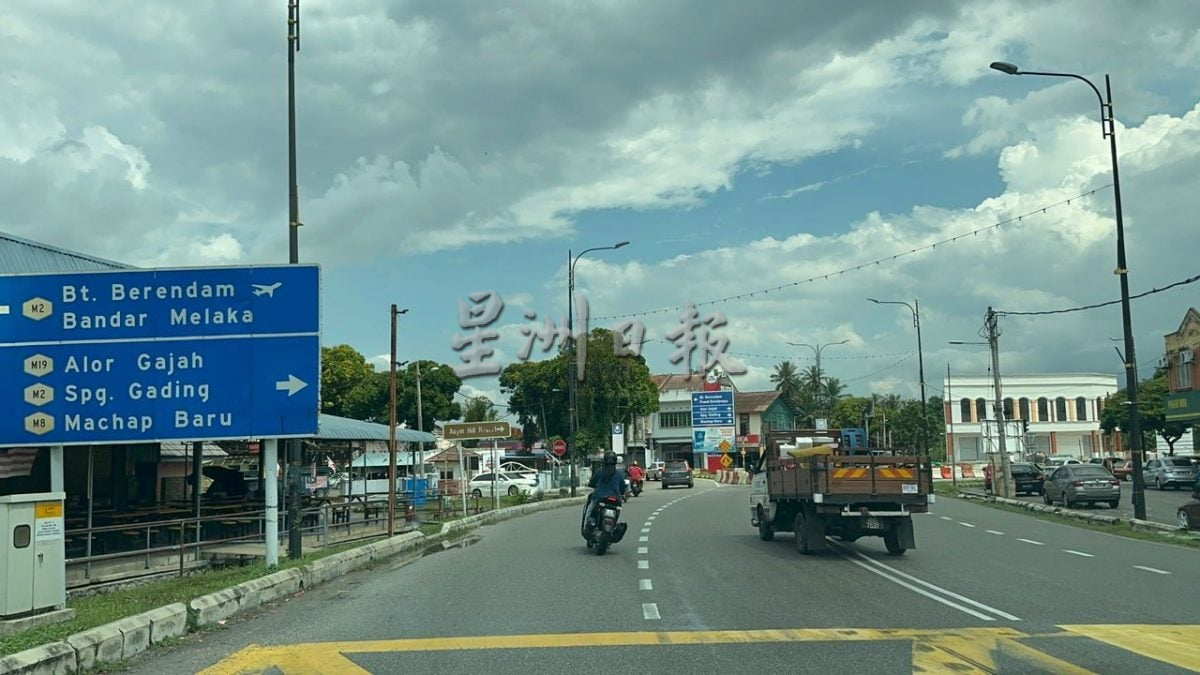 榴梿洞葛市镇改道试行两周 陈志成拟建议增指示牌减速线