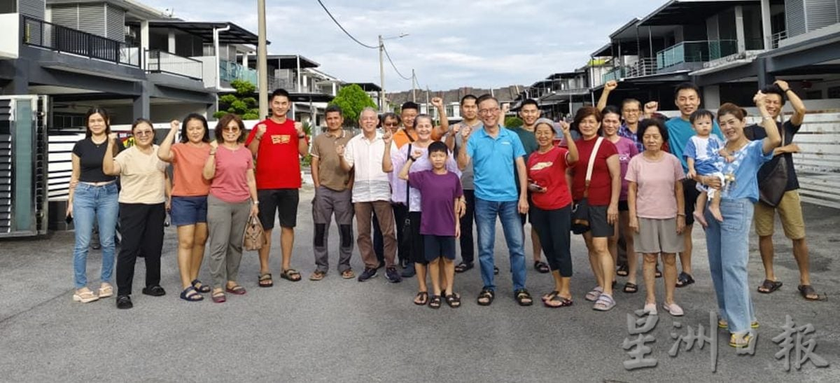 环境局在后廊装置空气素质监督器查神秘黑色粉尘