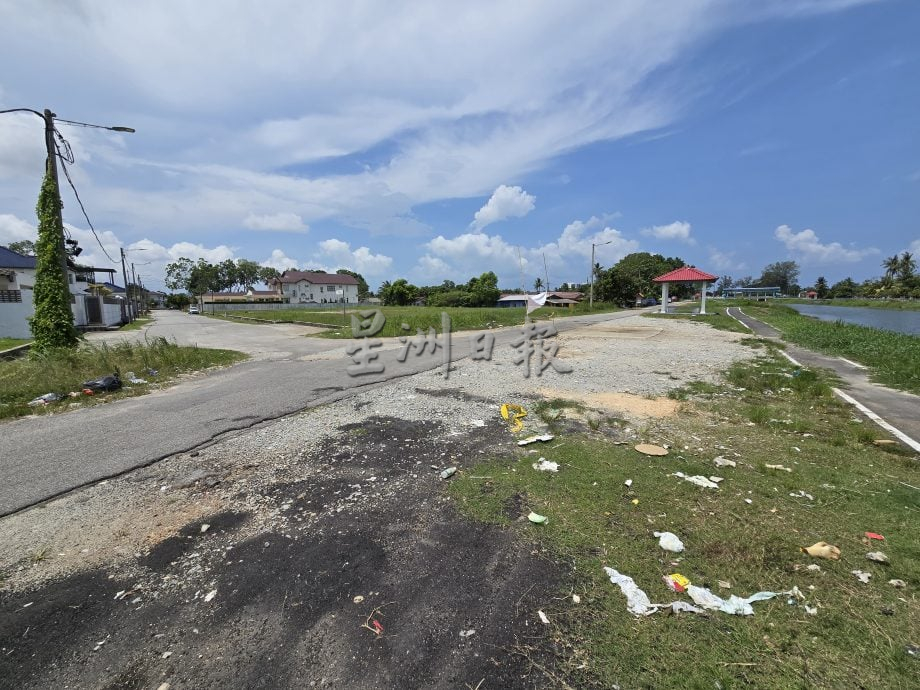 乱丢垃圾陋行 垃圾工友身心疲惫