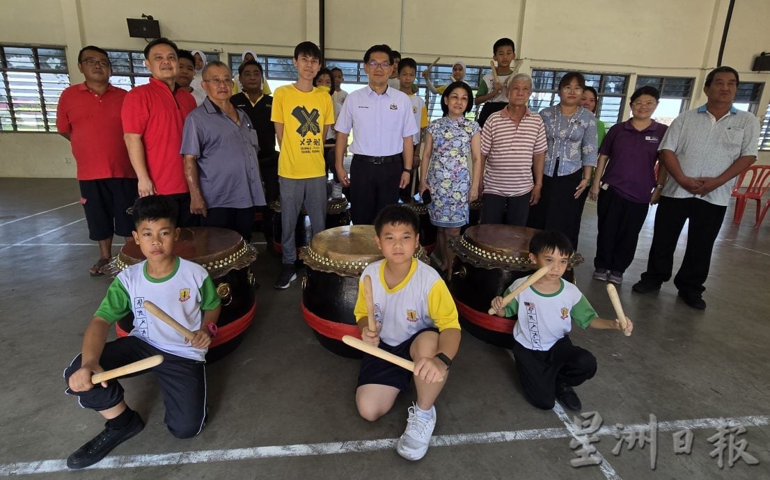 (古城)“英才小学廿四节令鼓队”正式成立 盼吸引华裔家送孩子入英才就读