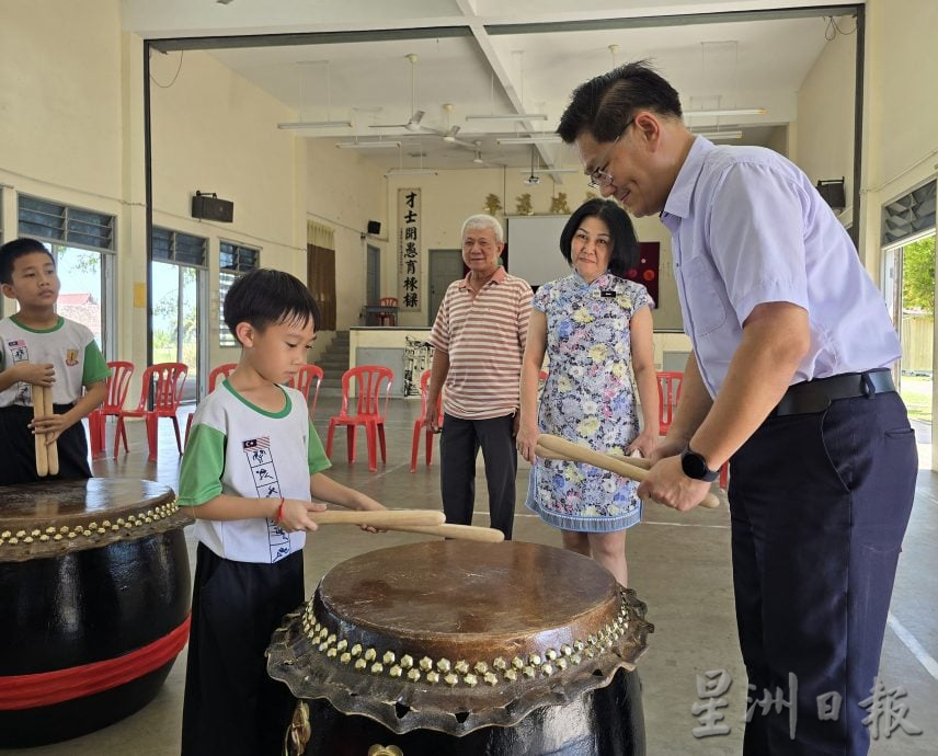 (古城)“英才小学廿四节令鼓队”正式成立 盼吸引华裔家送孩子入英才就读