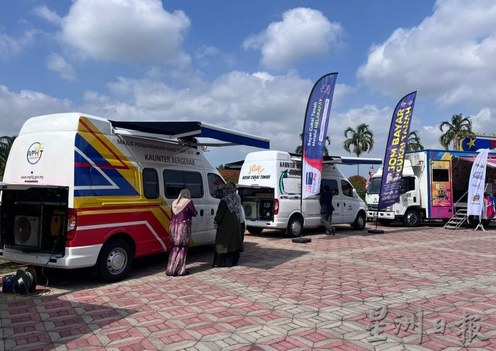 （古城第五版主文）甲行政议员聚集州政府大厦，与民众面对面交流