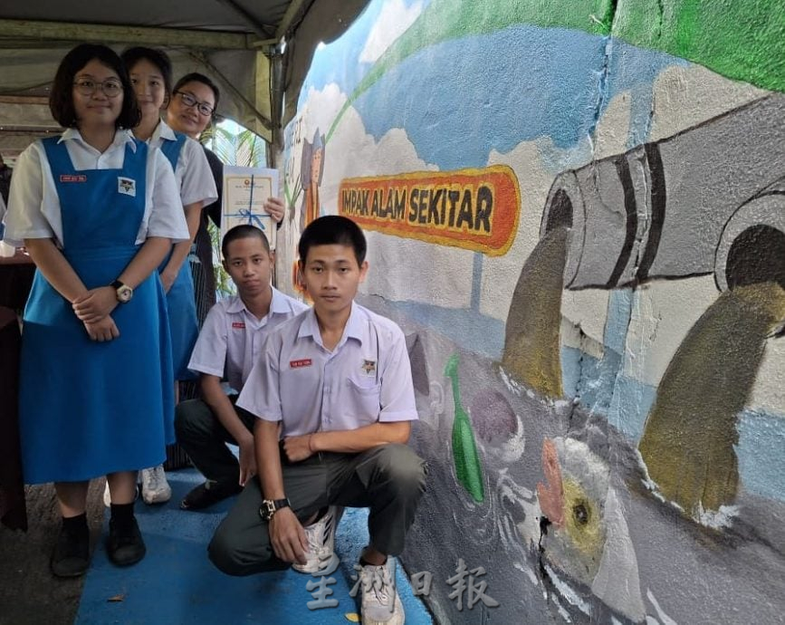 (大北马）200学生绘壁画美化甘榜巷子，不再是非法垃圾场