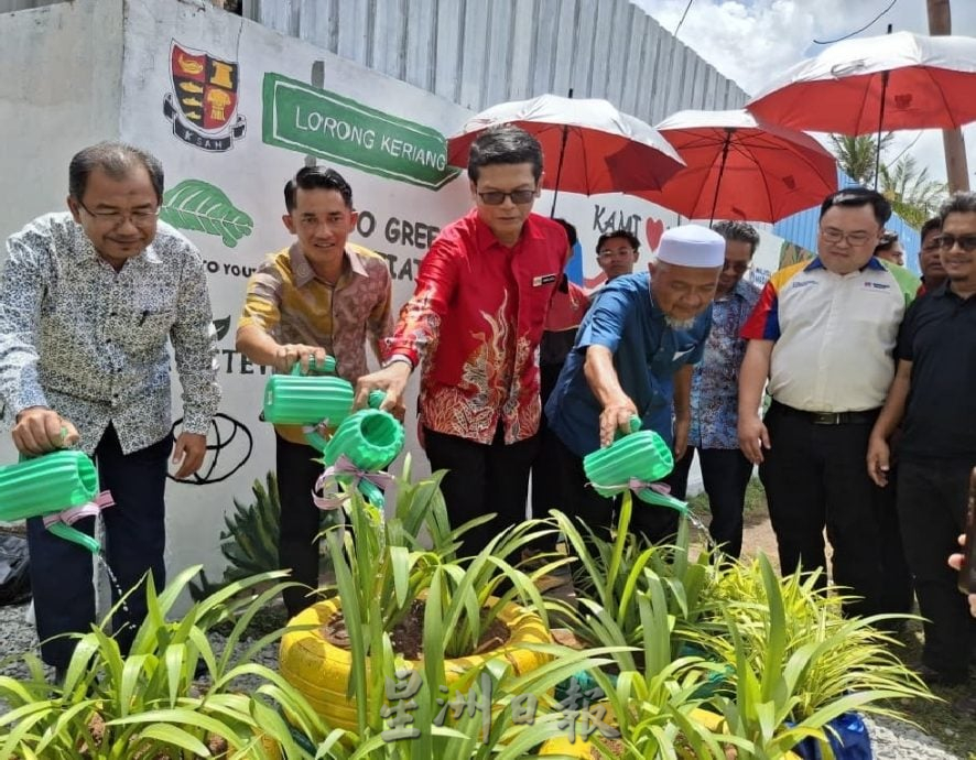 (大北马）200学生绘壁画美化甘榜巷子，不再是非法垃圾场