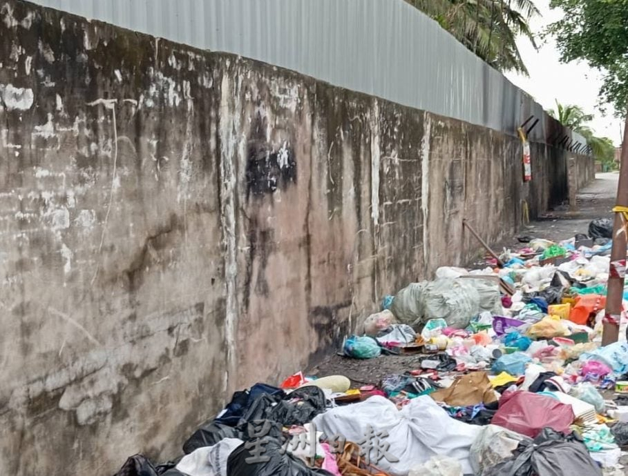 (大北马）200学生绘壁画美化甘榜巷子，不再是非法垃圾场