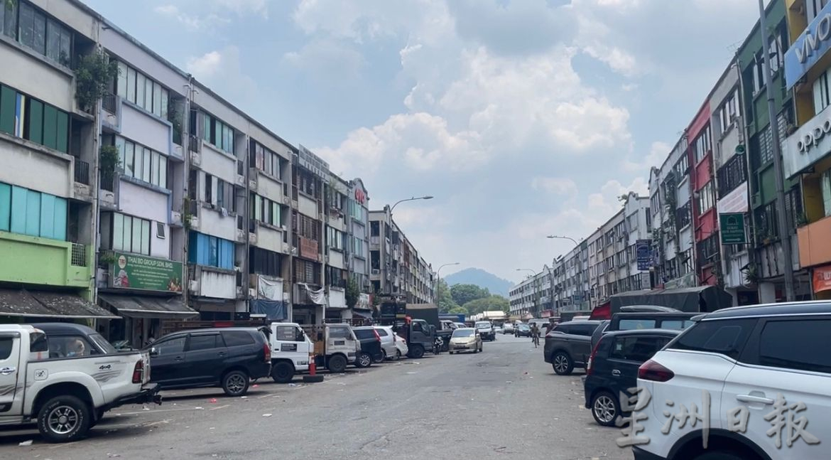 请签发-大都会封底/早报头/黄日昇与市政局开闭门会议探讨解决批发公市外劳问题/6图