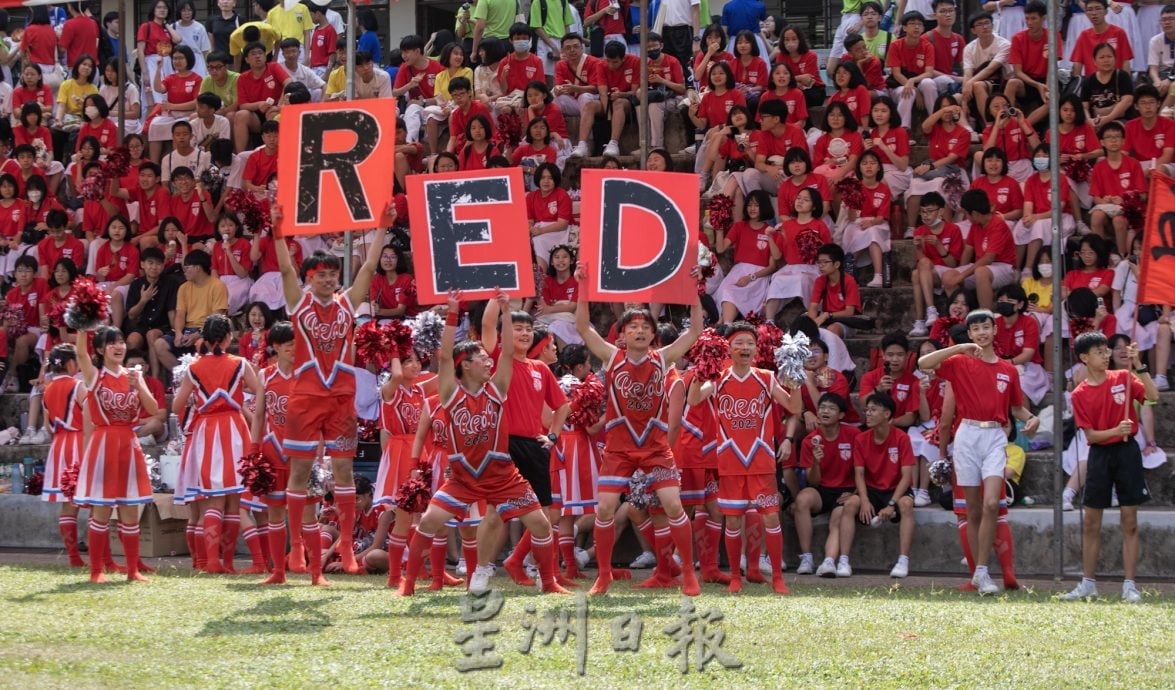 星角摄/啦啦队声浪激励运动员奋勇冲刺