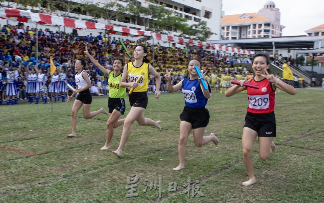 星角摄/啦啦队声浪激励运动员奋勇冲刺