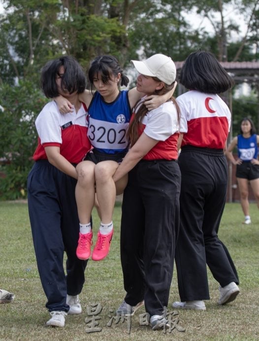 星角摄/啦啦队声浪激励运动员奋勇冲刺