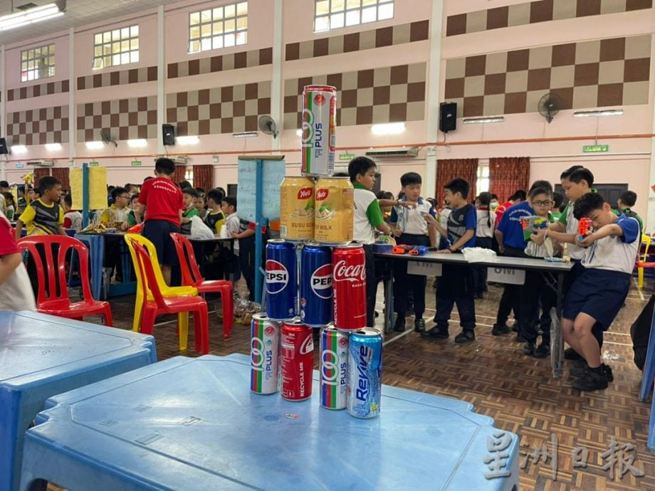 六年级生化身“小小商人”　加拉宾华小义卖会寓教于乐
