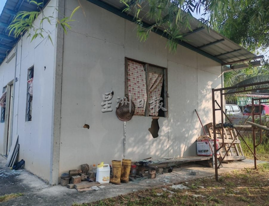 东：（已签发）老夫妇住家玻璃窗被人蓄意砸破 动机待警方调查