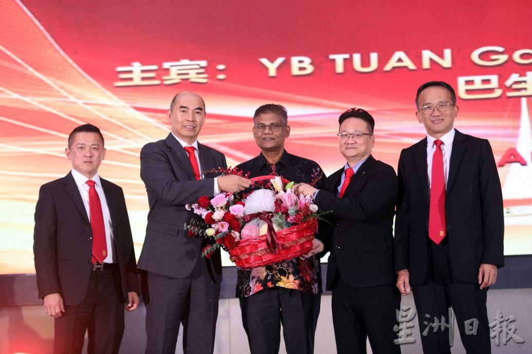 （全国）吴逸平出席巴生中总79周年庆晚宴