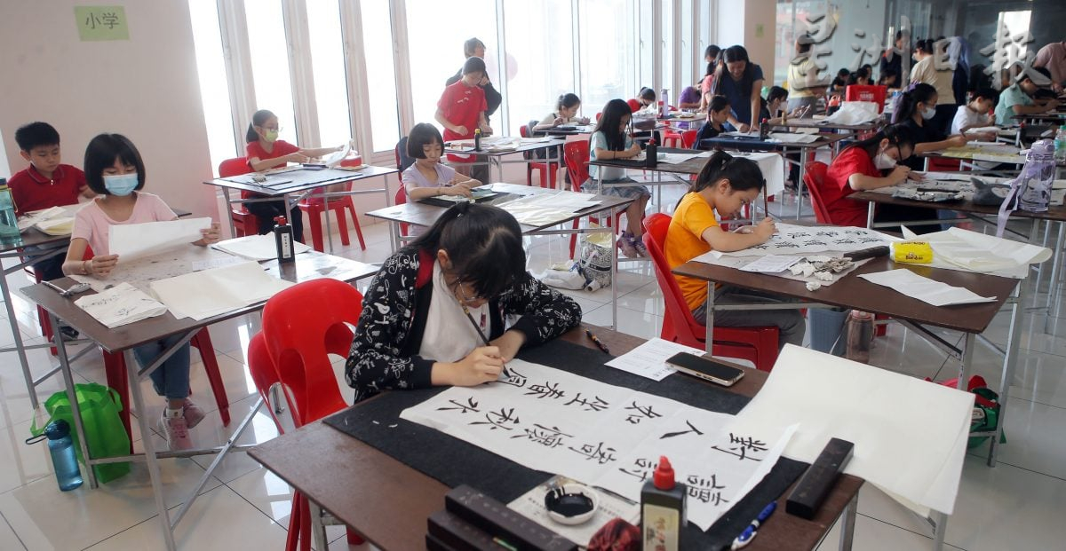 《双城辉映》书法赛热闹开锣 百名书法爱好者同场比拼 