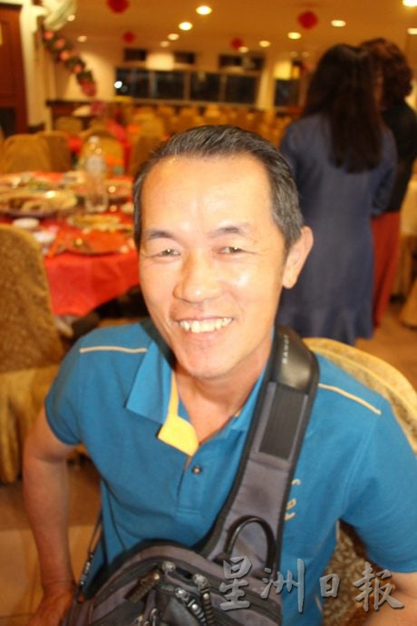 东：（已签发）忧干旱天气影响年尾收成，园主忙扑水灌溉榴梿树