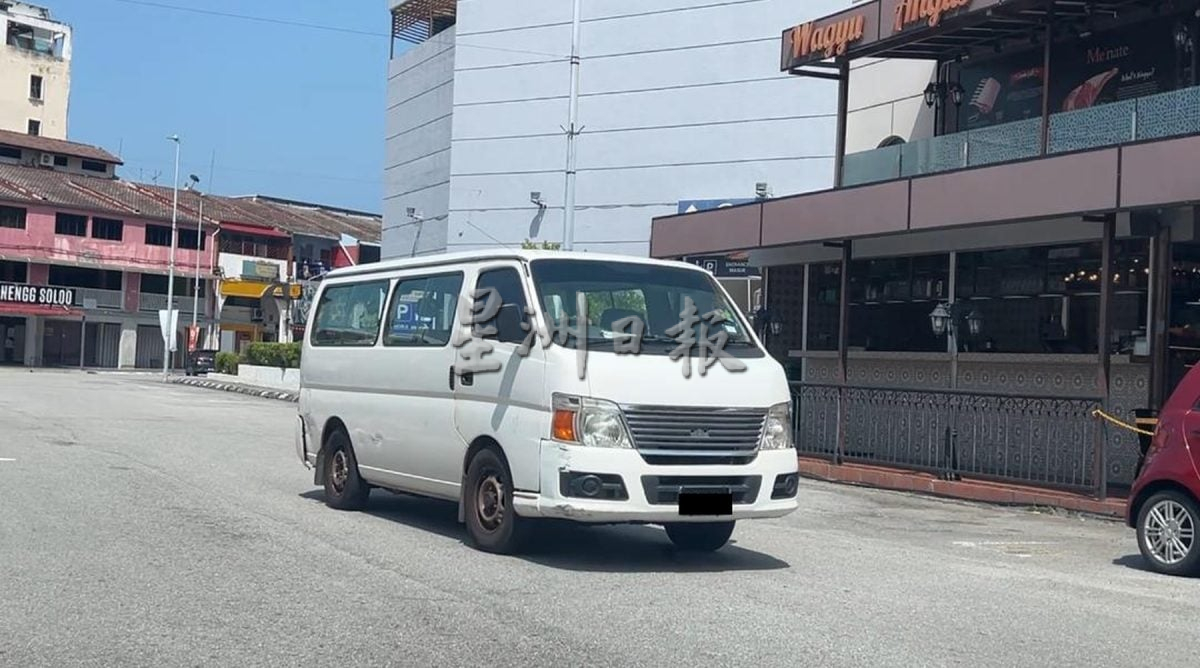 (古城封面主文)马六甲拉也2、3路改单行·司机不知情乱闯 险象连连