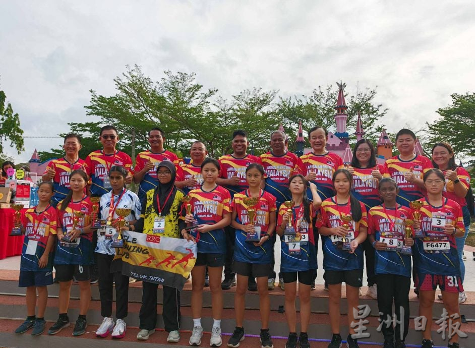 齐集爱大华迪斯尼公园 680人用竞跑迎国庆  