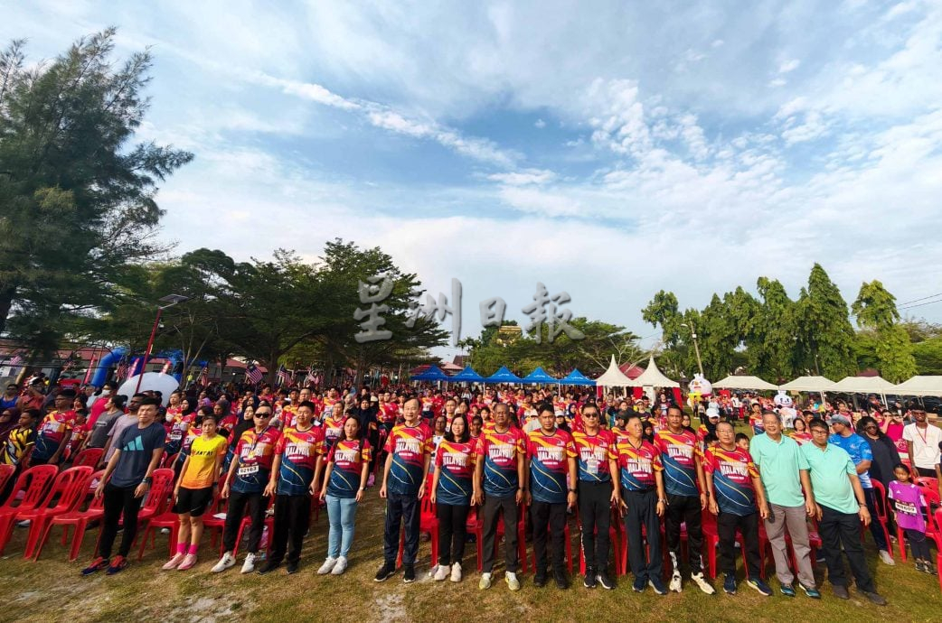 齐集爱大华迪斯尼公园 680人用竞跑迎国庆  