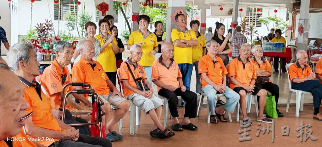 东：已签发：彭亨关丹德教会济修善社，在社长纪尧琍率领下，与理事同德及德育班学子到访关丹华团安老院，呈献舞蹈及歌唱和共进午餐，让长者度过愉快周末