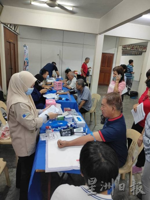 东:已签发:登嘉楼福建会馆近日举行2025年度会员子女优秀学生颁奖典礼,以表扬在学业上取得优异成绩的会员子女。