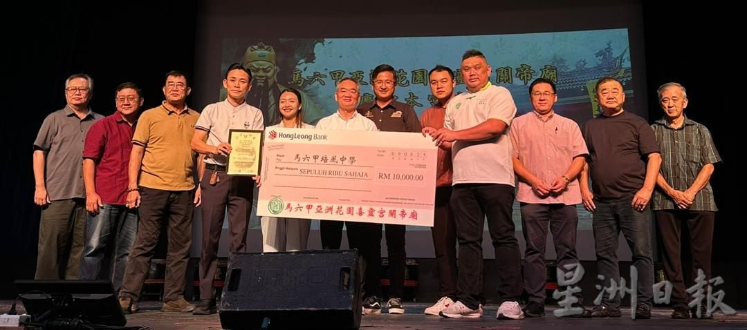 (古城第十版主文)邱培栋:倒挂国旗有人刻意拍片炒作 应拒绝鸡蛋挑骨头做法