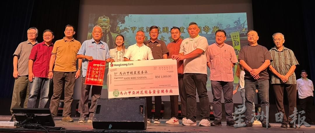 (古城第十版主文)邱培栋:倒挂国旗有人刻意拍片炒作 应拒绝鸡蛋挑骨头做法