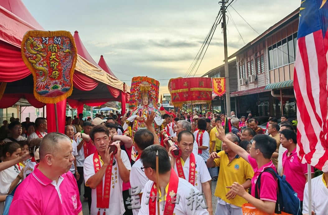 星角摄/神诞游行 宗教文化传承盛事
