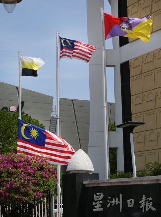 黄诗情：积极鼓励展爱国精神 “不强制商家挂国旗” 