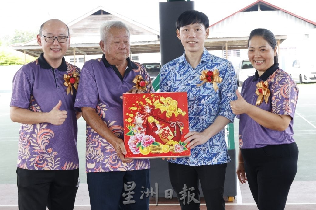 (吉粦华小-A+B文)吉粦华小篮球场+资料中心开幕启用/4图