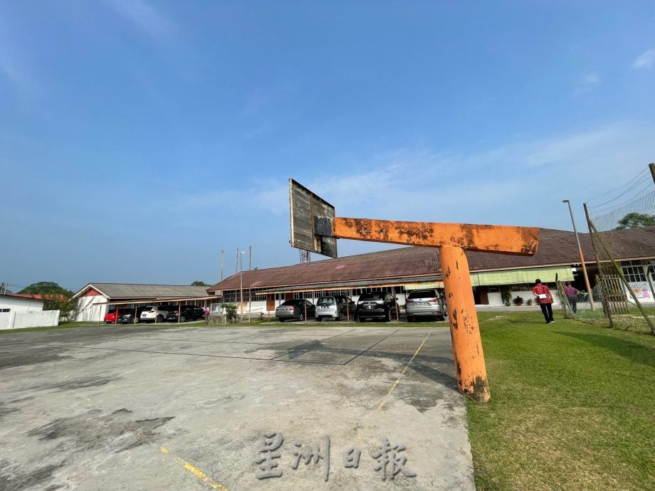 （吉粦华小-A+B文）吉粦华小篮球场+资料中心开幕启用/4图