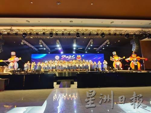 东：明加叻中正华小百年校庆晚宴筹获76万6868