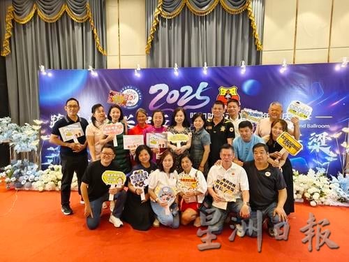 东：明加叻中正华小百年校庆晚宴筹获76万6868