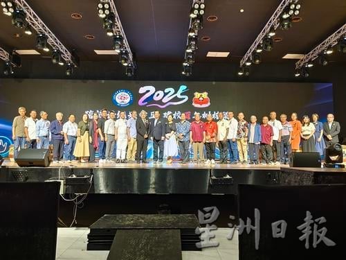 东：明加叻中正华小百年校庆晚宴筹获76万6868