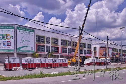 东：直凉商业中心销售亭区前面空地 提升为泥地供水及排水