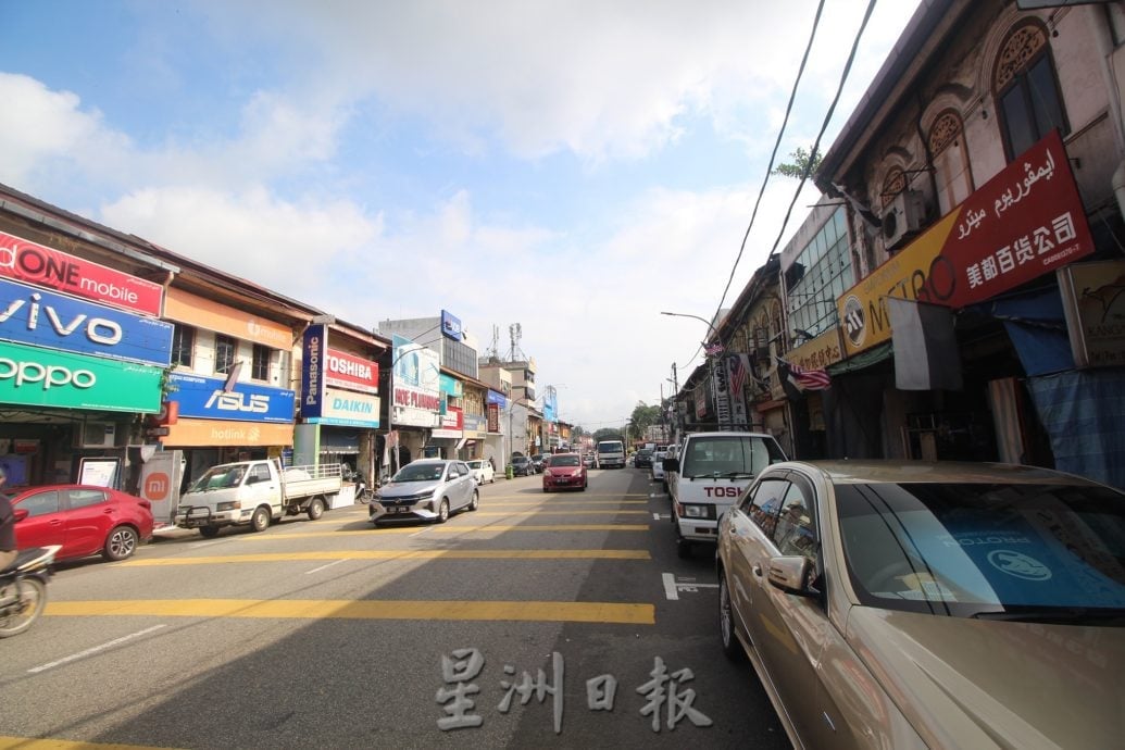 经济不景、停车位严缺及新商业区冲击,劳勿大街及后街15老店丢空