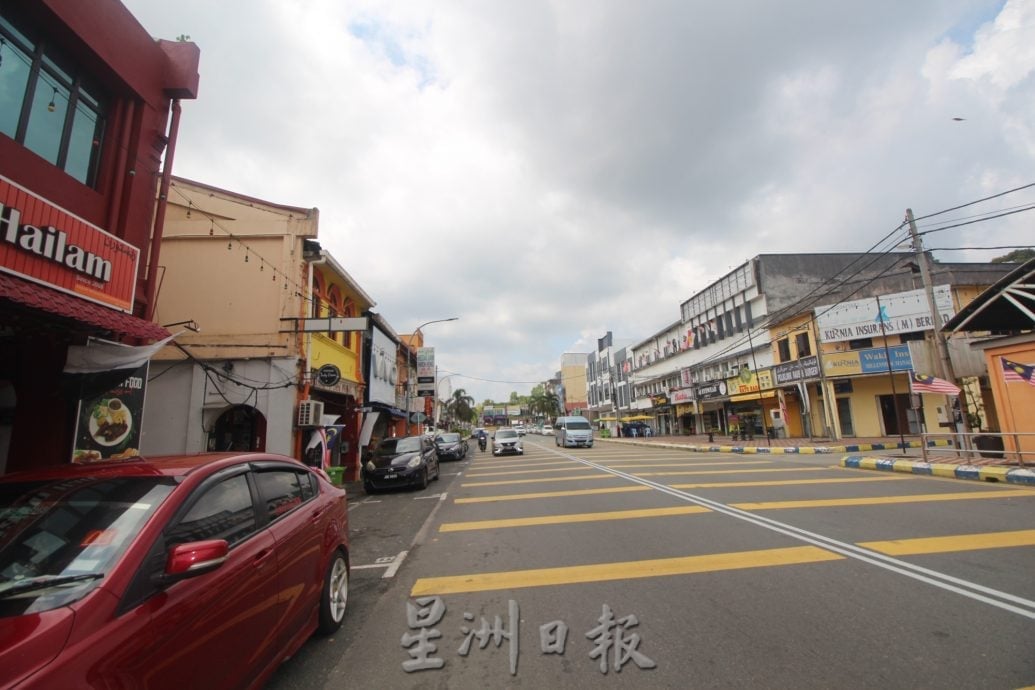 经济不景、停车位严缺及新商业区冲击,劳勿大街及后街15老店丢空