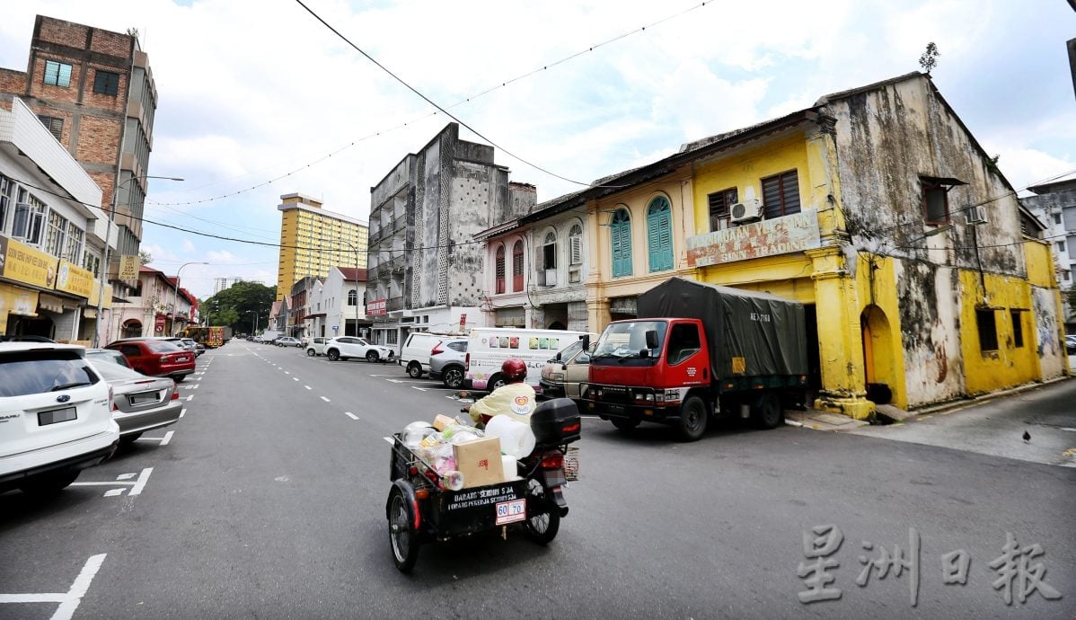 《流俗地》掀文学旅游热潮　书迷走入怡保寻找小说场景