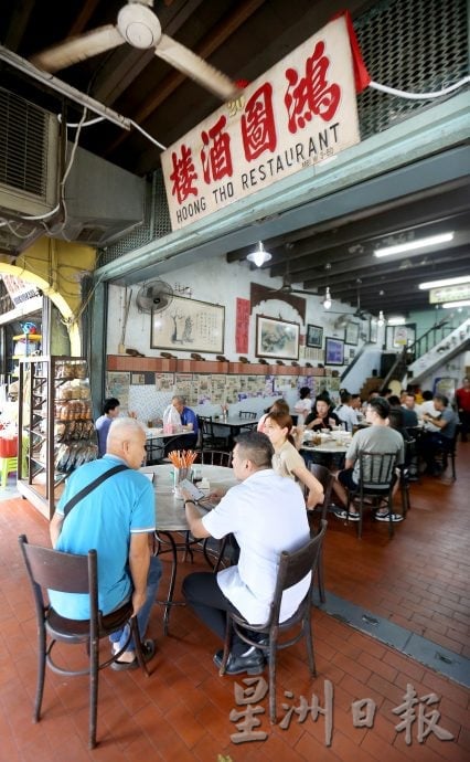 《流俗地》掀文学旅游热潮　书迷走入怡保寻找小说场景