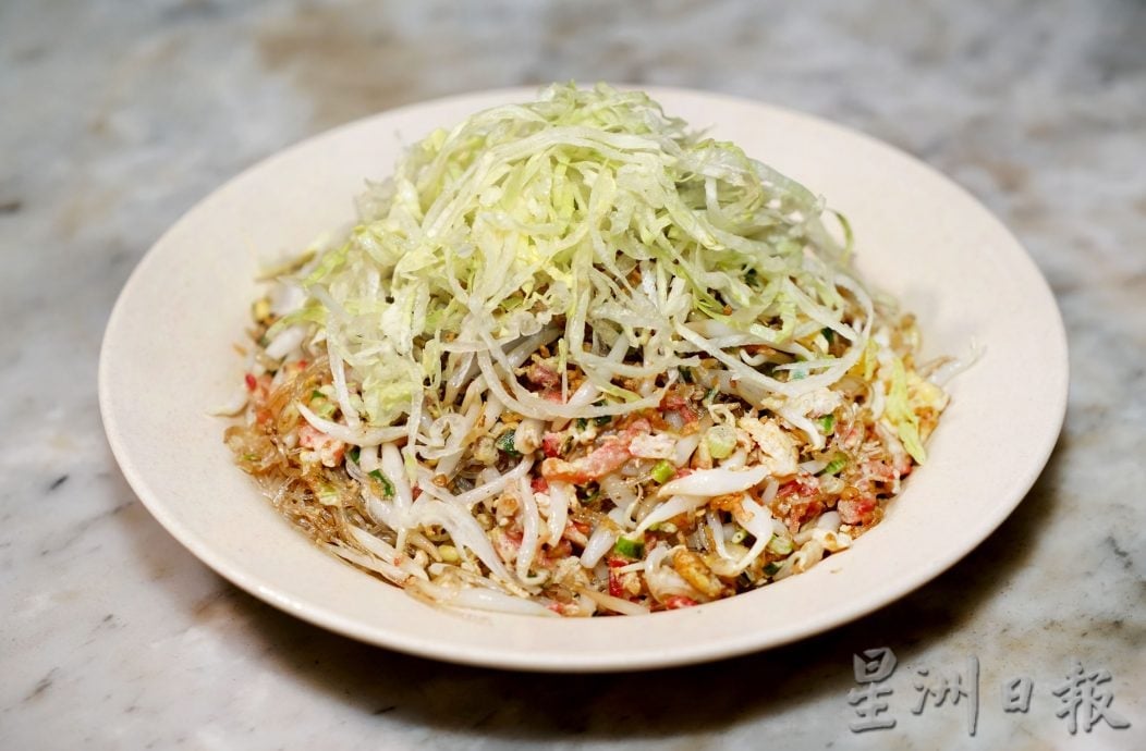 《流俗地》掀文学旅游热潮　书迷走入怡保寻找小说场景