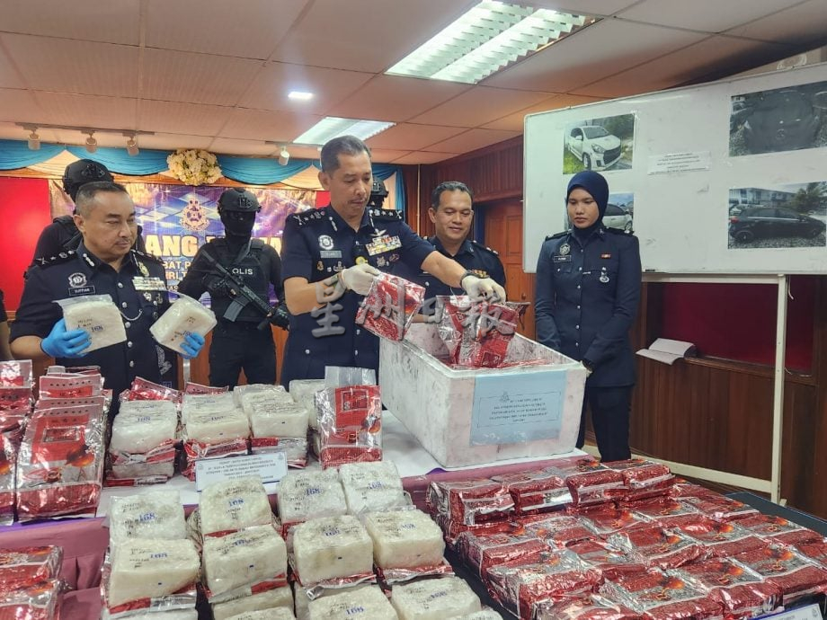 警方设立路障意外有斩获,起获总值高达630万令吉的冰毒。