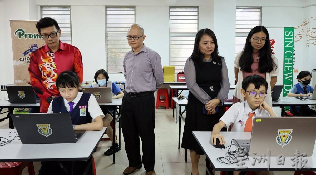 下全国版/2025学生阅报计划小学生时事问答比赛预赛总启动礼