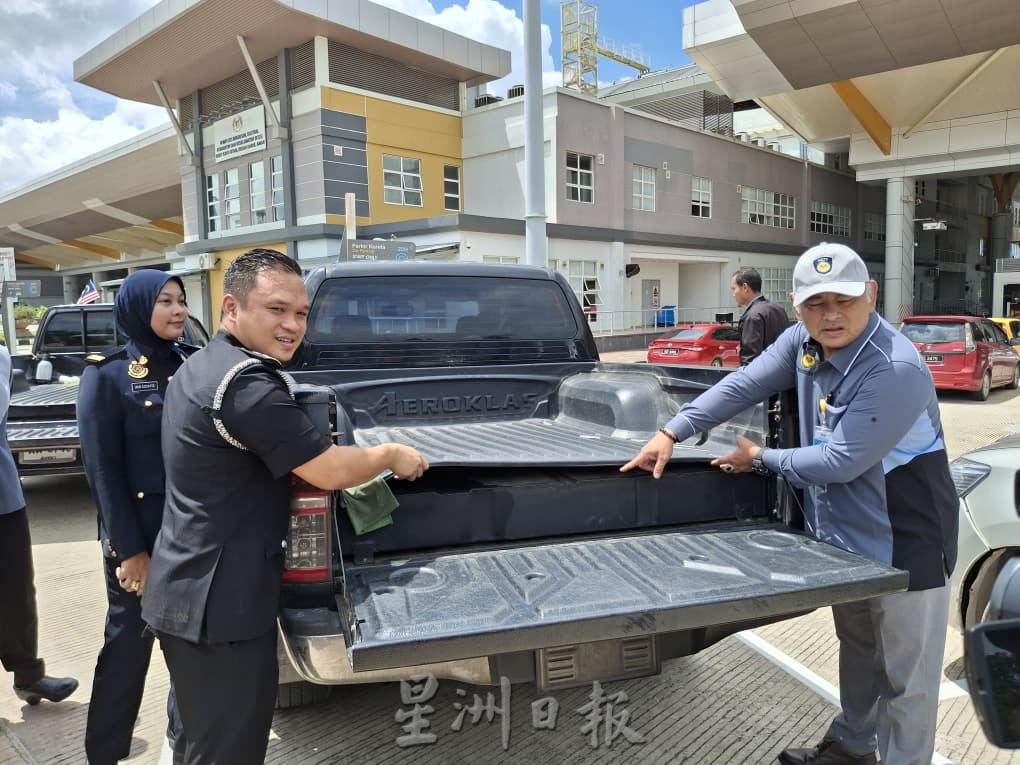 （大北马）21外籍人在黑木山被拦不能入境