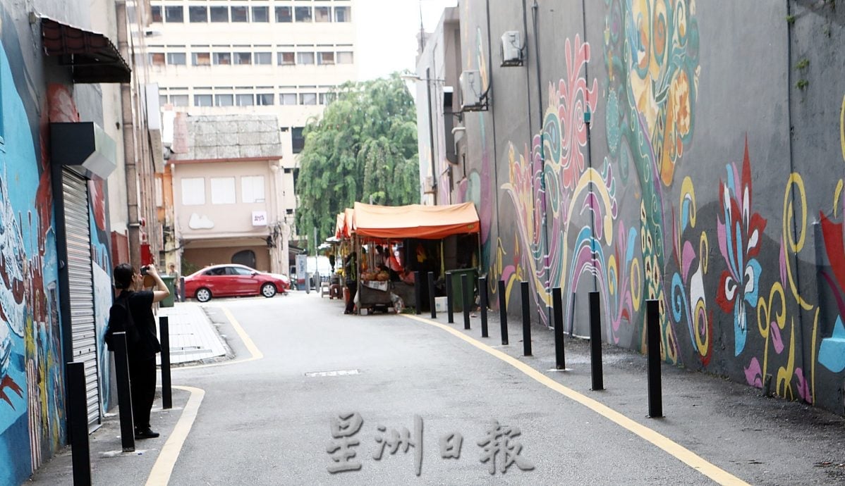 大都会/封面/走访敦李孝式路后巷壁画