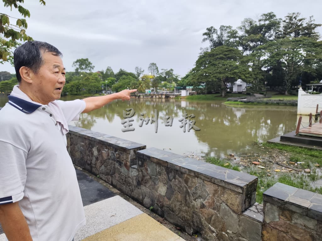 已签发 柔:封面:新山独立公园水獭成群袭人 至少3晨运者被咬伤,长者促捕移与建围篱防患