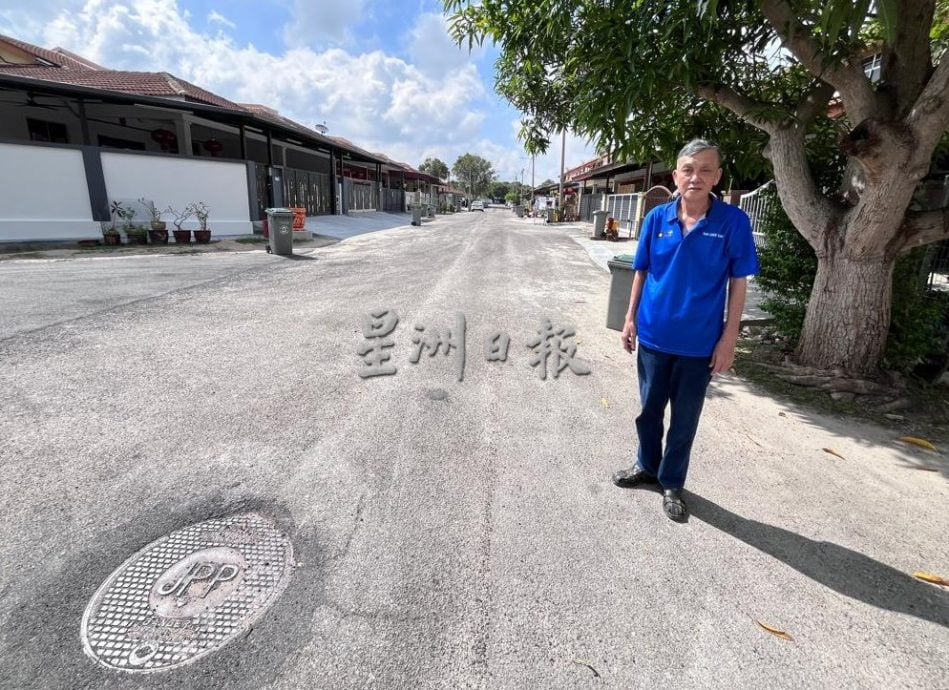 （古城第六版主文）万佳市30路获提升，解决路面高低不平，雨水涌入居民住家问题